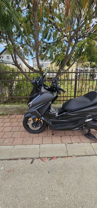 Vând Honda Forza 350