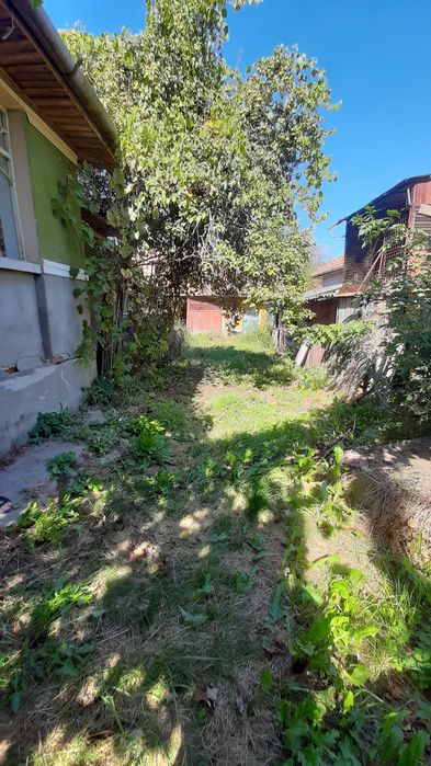 Casa batraneasca de vanzare