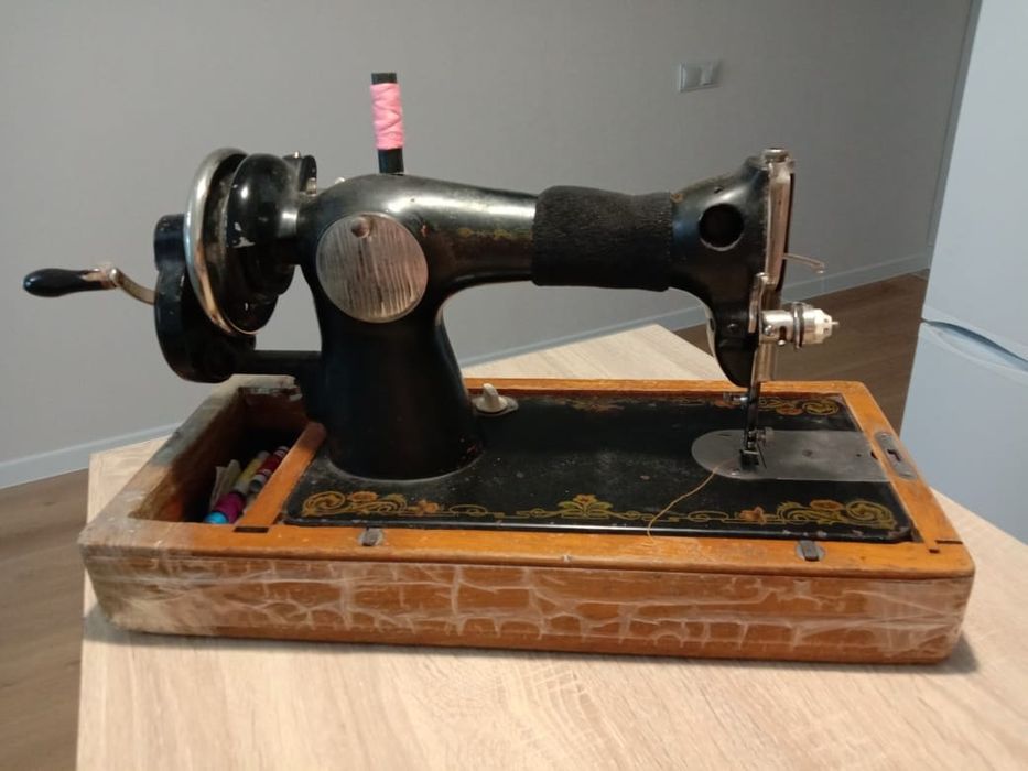 Продам швейную машинку