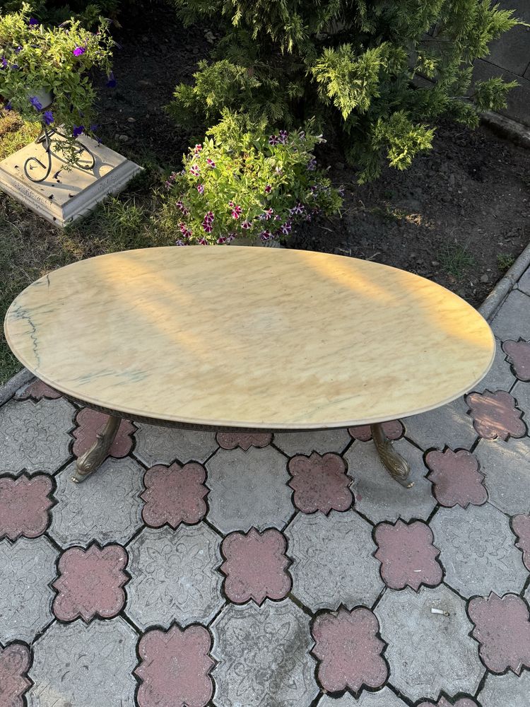Masă din bronz cu blat de marmură