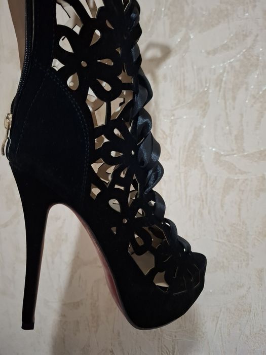 Сапоги кружевные