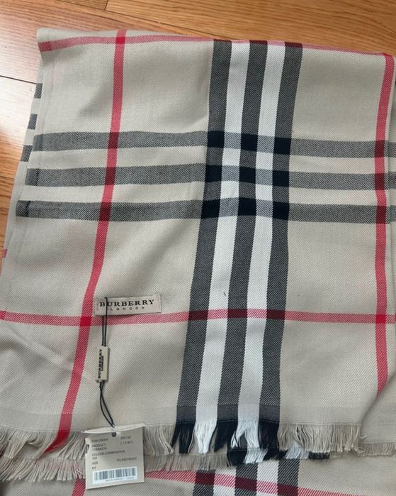 Esarfa Burberry .