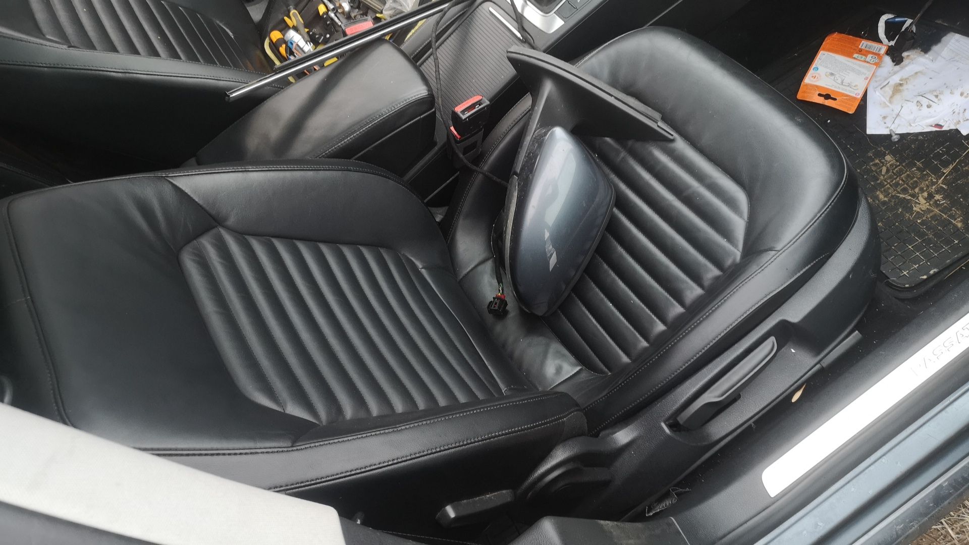 Usa dreapta spate fata capota vw Passat b7 2.0tdi cffb 140cp