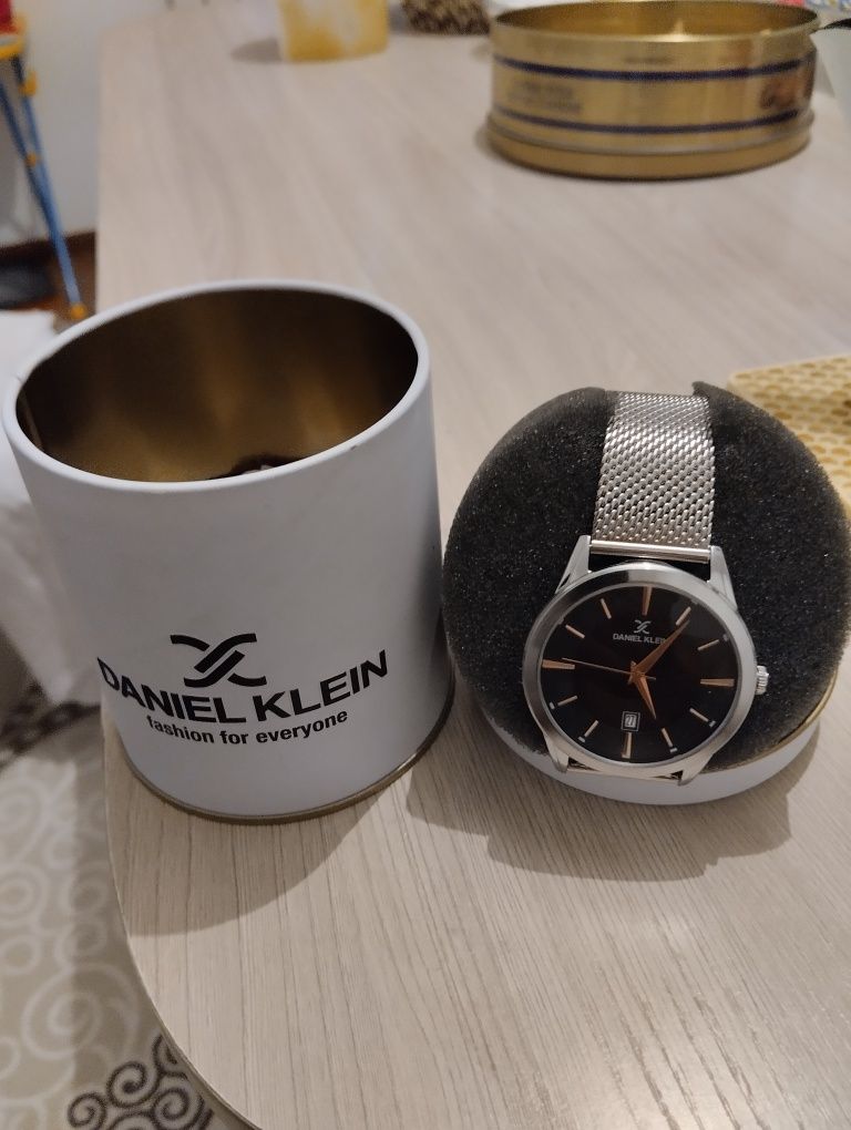 Продам часы Daniel klein