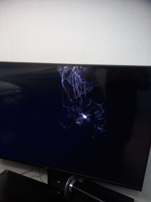 Продам телевизор разбитый