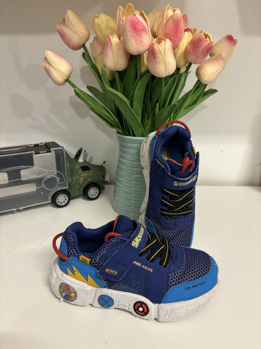 Adidasi Skechers marimea 26