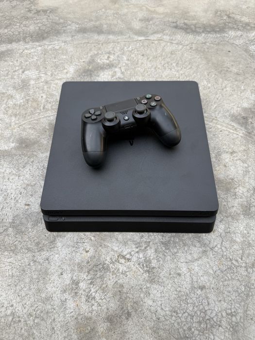 Playstation 4  SLIM 500gb  6ta uyin bor