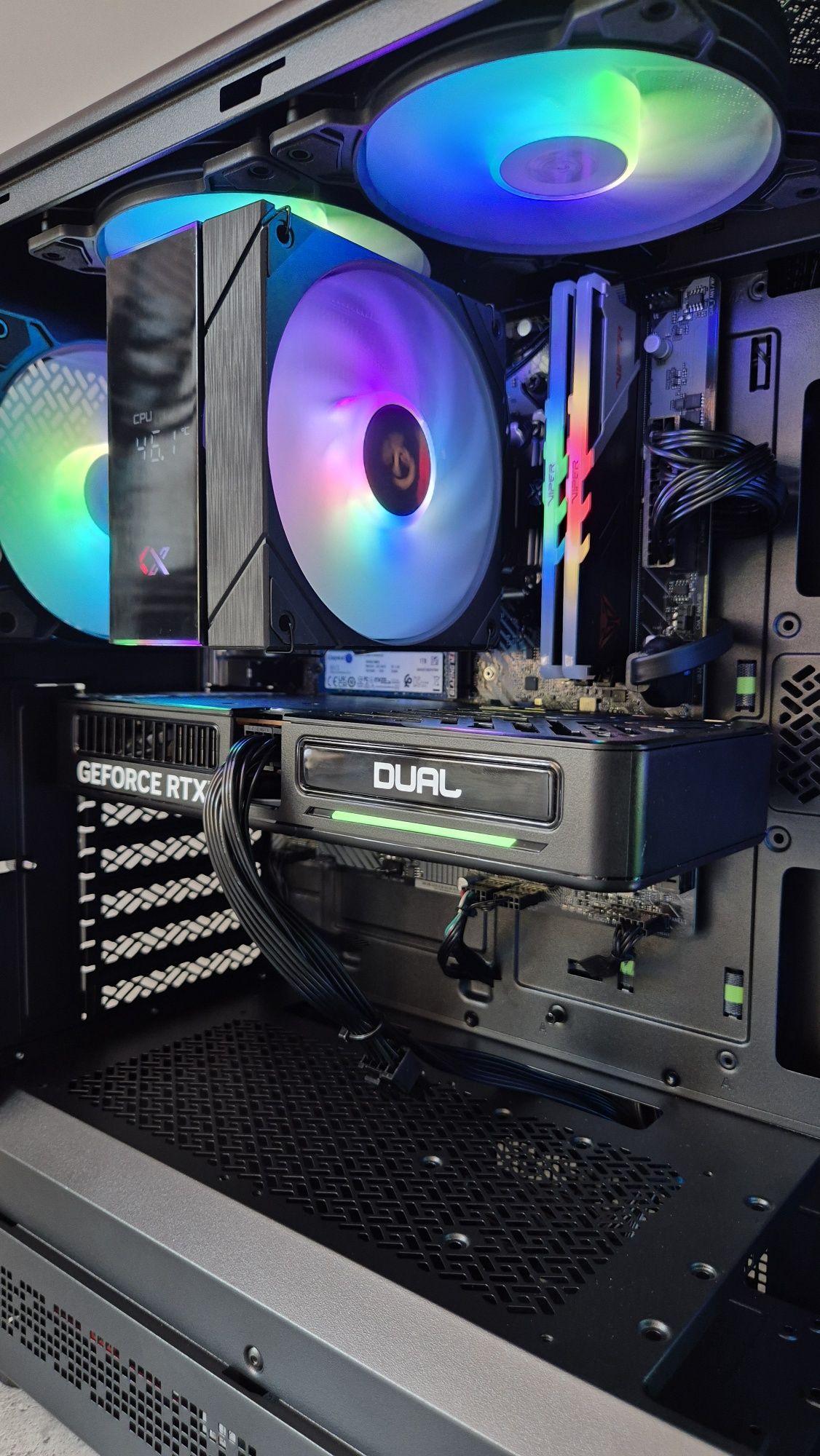 Геймърски компютър НОВ! ГАРАНЦИЯ! Ryzen 5 7500F/RTX5060/32GB/1TB