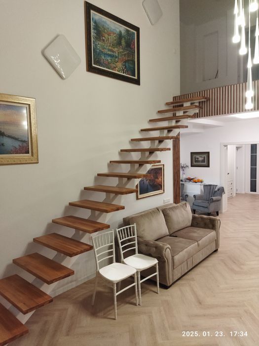 Scară metalică interioară sau exterioară