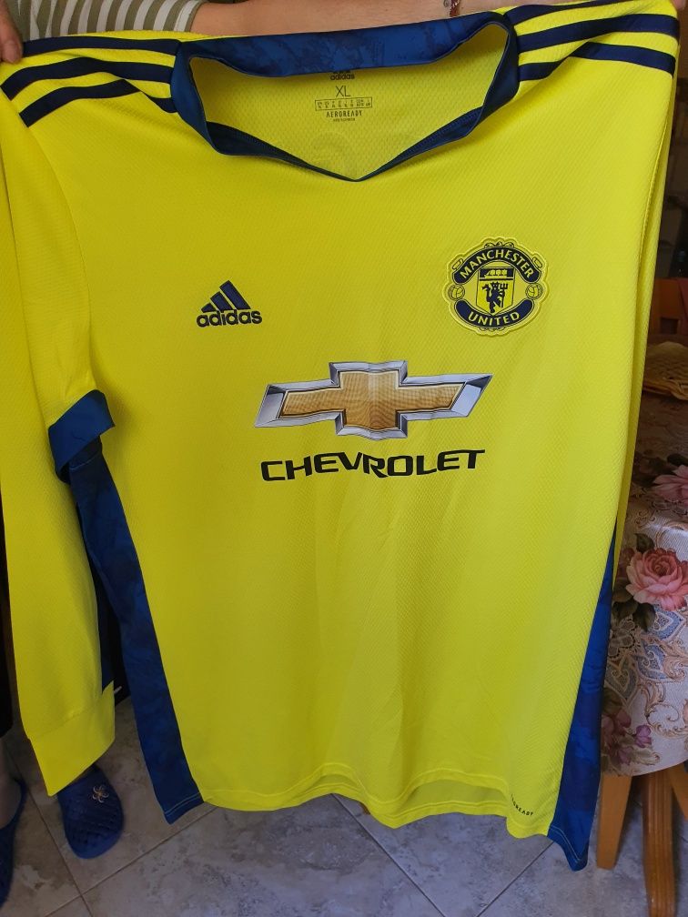 Блуза с дълъг ръкав на Manchester united.