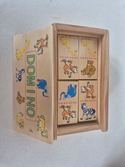 Vand 4 jocuri DOMINO, 28 piese