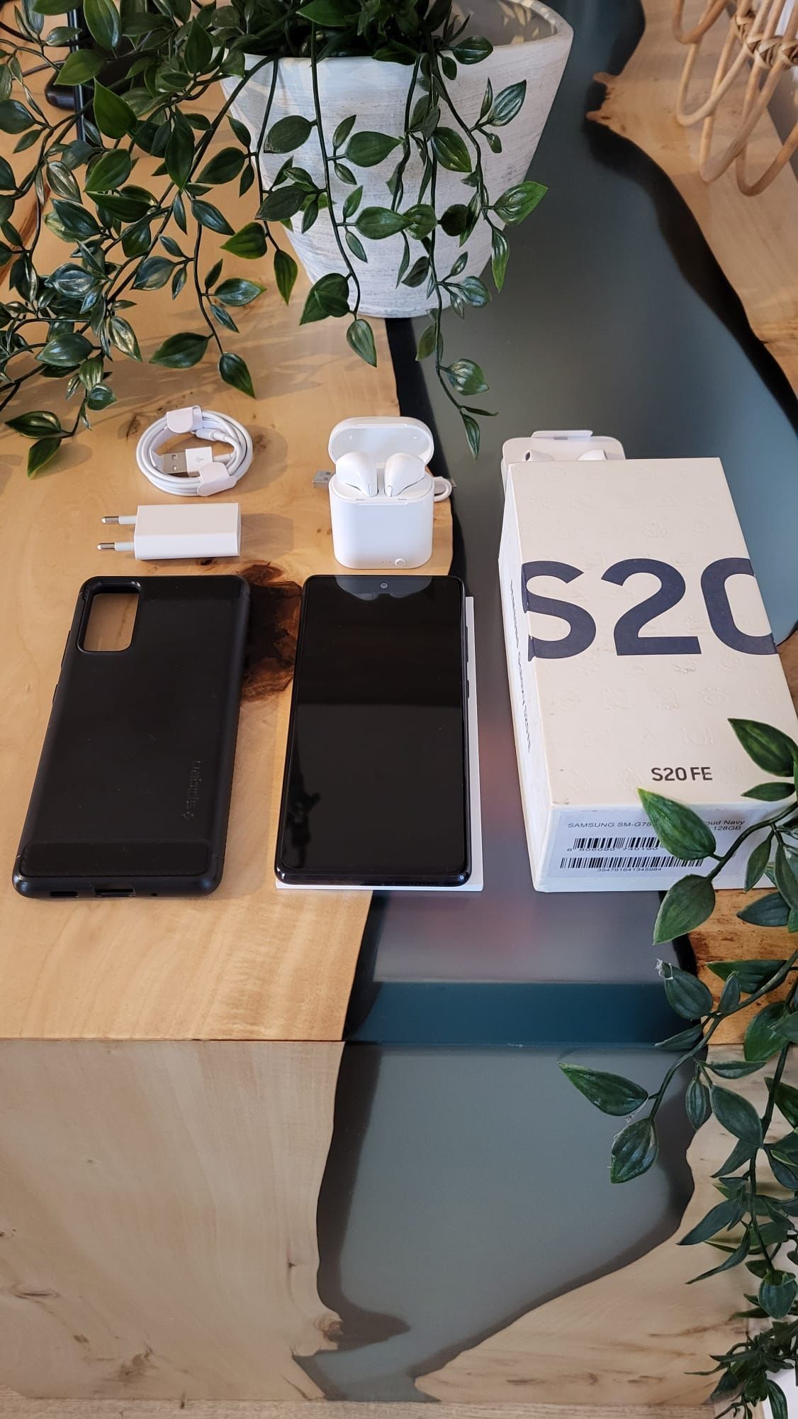 Samsung Galaxy S20 FE, 128GB, impecabil, airpods + accesorii