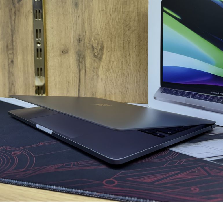 Macbook Pro M1 13inch 8/256GB Идеал