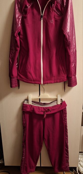 Compleu sport cu pantaloni 3/4, marca Adidas