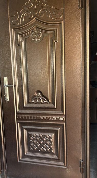 Срочно!Срочно! Продам железную дверь.Срочно!!!