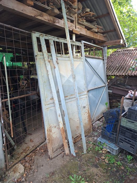 Uși metalice pentru garaj.