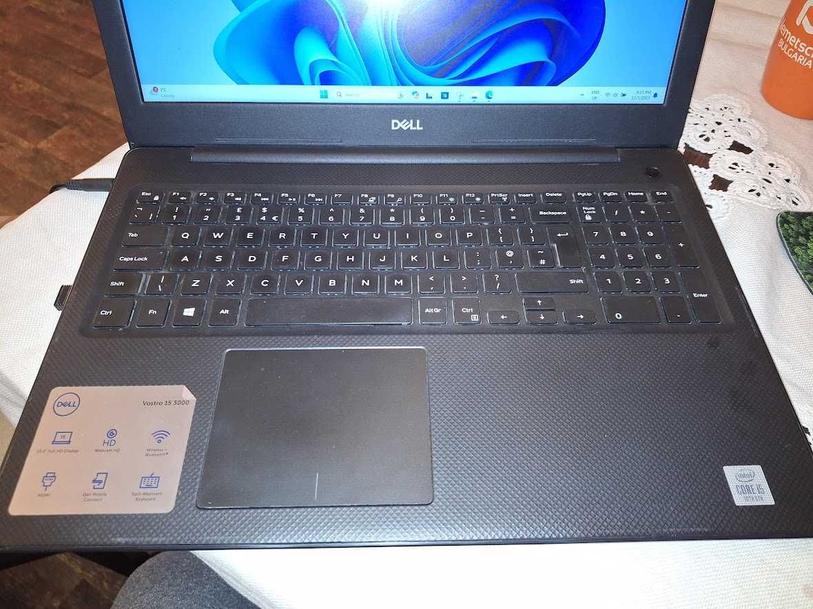 Мощен лаптоп Dell Vostro с Core I5-1035G1 и 15.6'' FHD 256 GB SSD 12GB