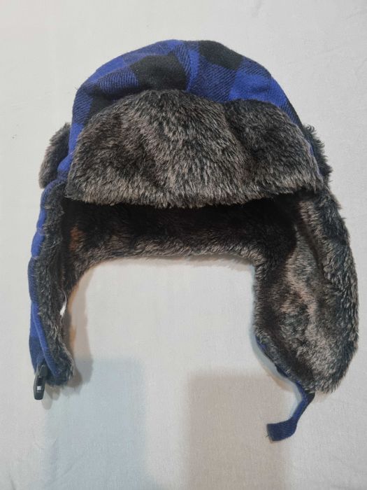 Vand caciula barbat cu urechi, stofa cu lana si blana absolut noua