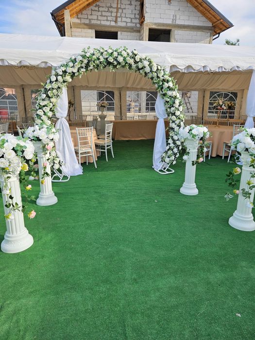 Corturi de închiriat