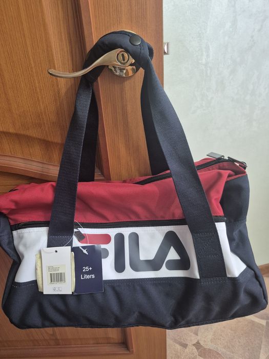 продам сумку спортивную совершенно новую  без брака