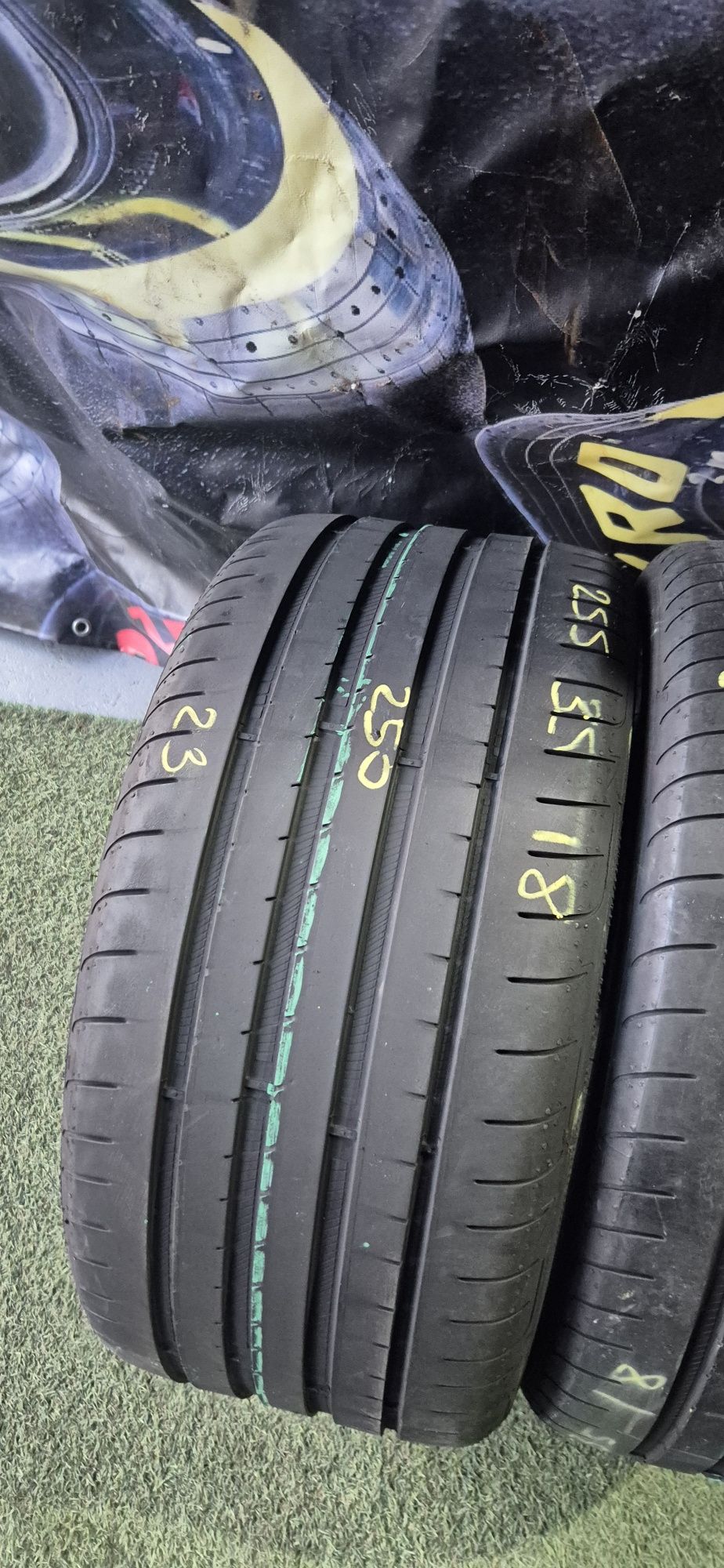 255 35 18 Goodyear