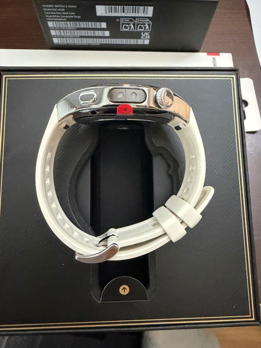 HUAWEI Watch 5 - 42mm White + черна каишка