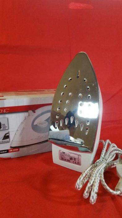 Fier calcat CLATRONIC cu abur INOX 1600W - NOU - 50 lei