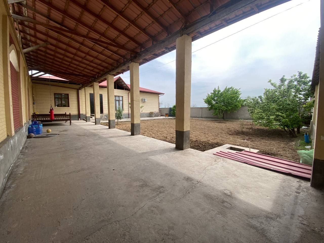Zudlik bilan hovli uy sotiladi