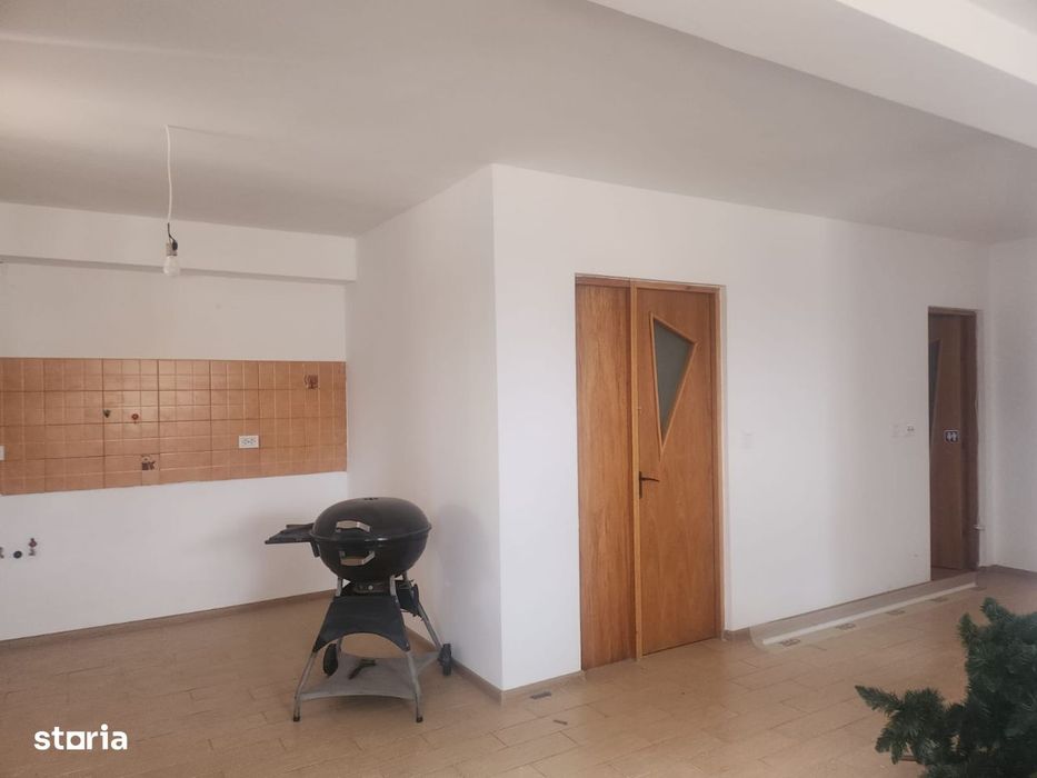 Apartament 3 camere de vanzare Valea Geamana