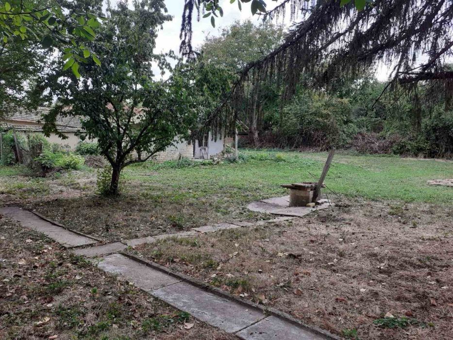 Куща в село Тръстика, 16 км от гр. Разград