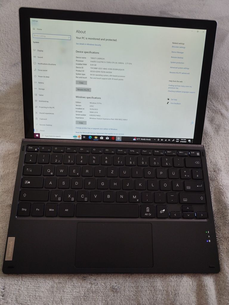 Surface pro 5 i5 7300u, 256gb, 8gb ram, model 1796