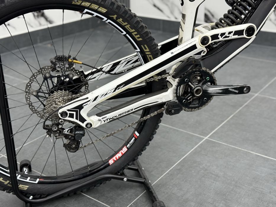 YT Tues CF Carbon 2018 ML 1x10 Shimano Zee