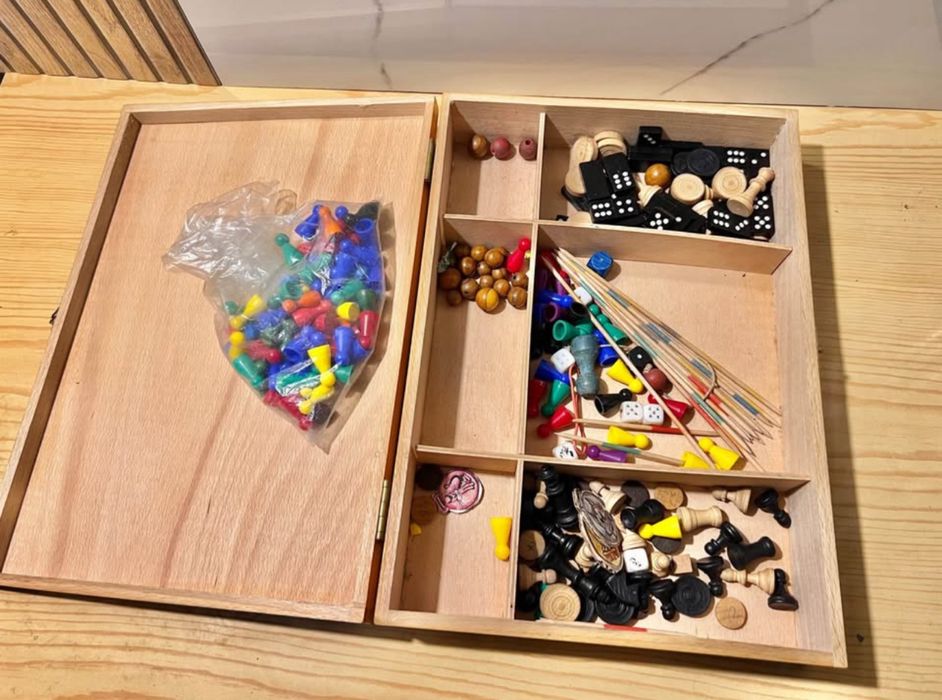Set jocuri clasice in cutie de lemn - 6 jocuri in 1.