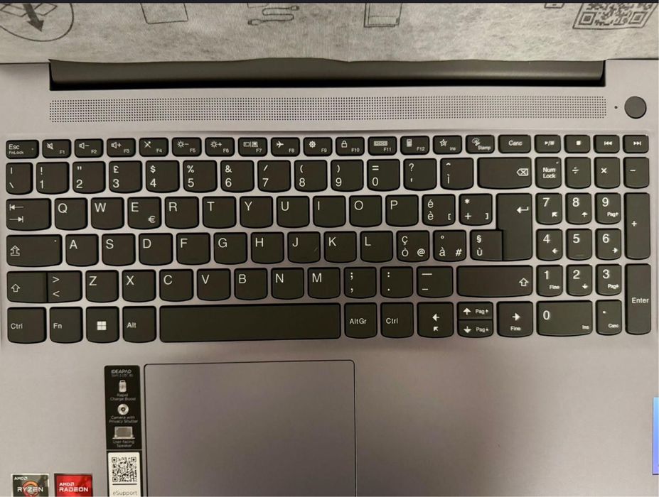 Laptop Lenovo IdeaPad Slim 3 15ABR8 AMD Ryzen 7 7730U 16GB 1Tb SSD Nou