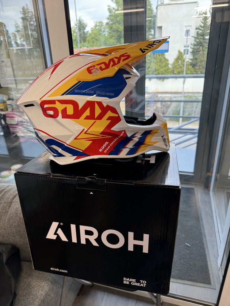 Продавам каска Airoh Wraap 6 Days Spain