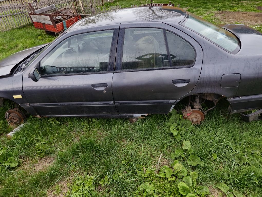 Продам нессан на разбор