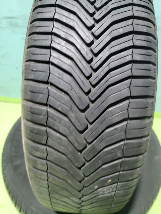 2 бр 215/60/17 всесезонни Michelin