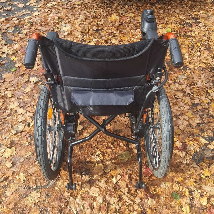 Cărucior electric pentru persoane cu dezabilităţi.