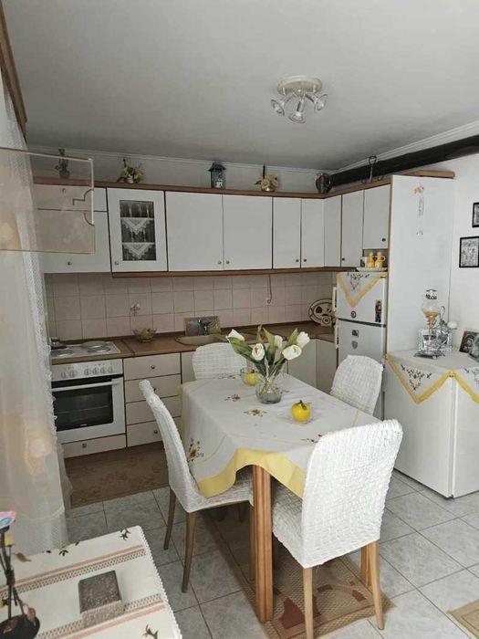 Самотоятелна къща в голям парцел