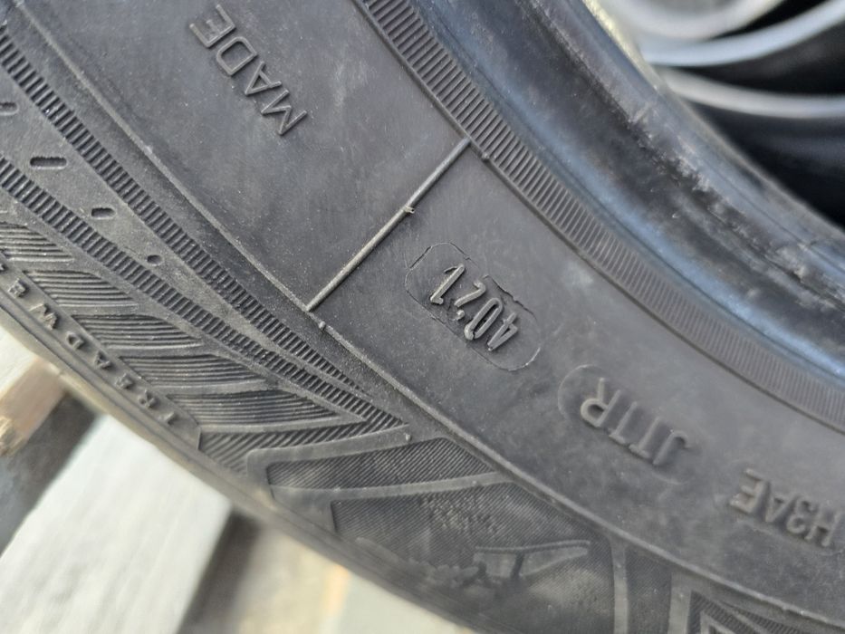 Anvelope de iarna 195-65r15 Goodyear