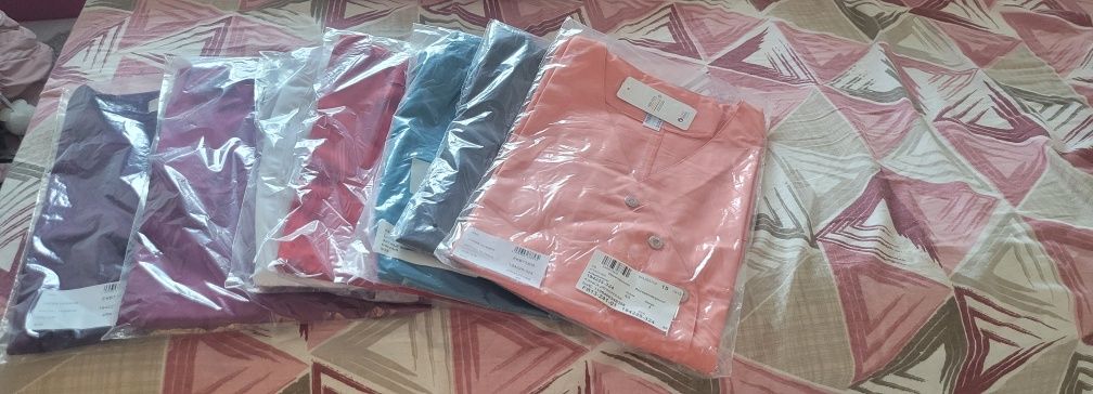 Vând uniforme speciale medicale