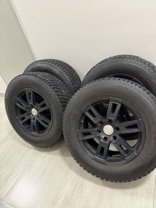 Продам комлект титанка с резиной зимняя