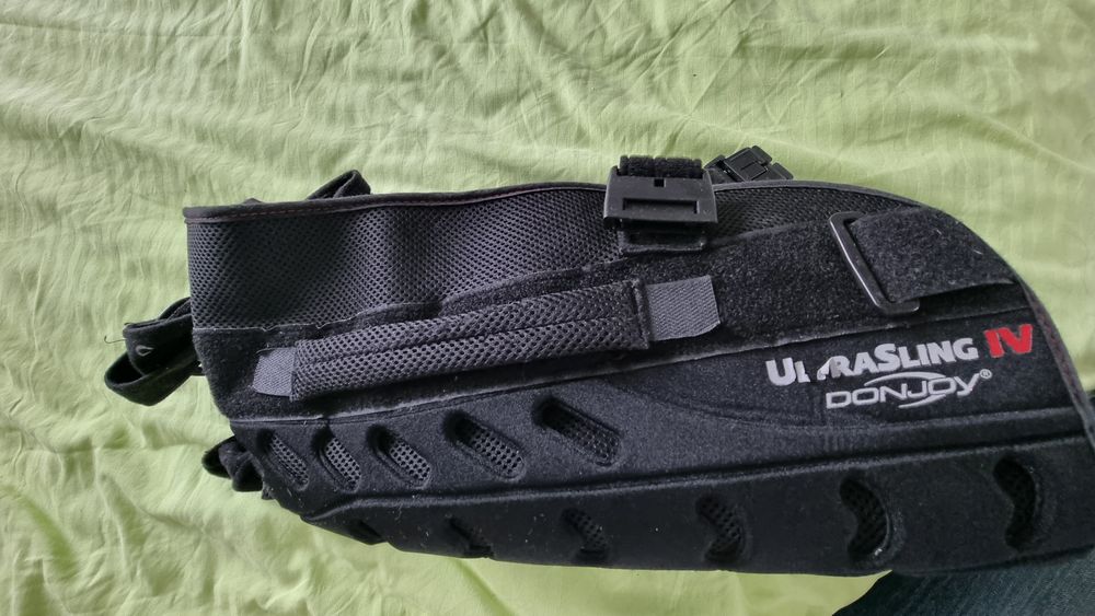 Orteza umar cu perna Donjoy Ultrasling 4 IV