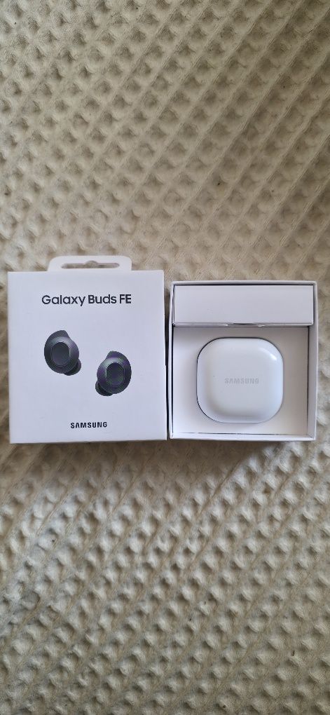 Продавам слушалки Samsung Buds FE