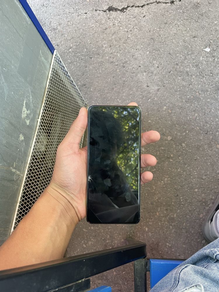 Infinx hot 40 256 gb holati orta srochni sotiladi