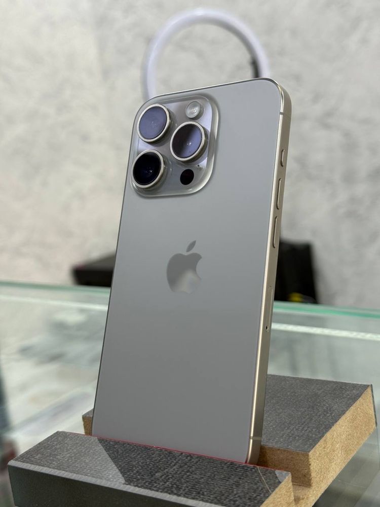 iPhone 15 pro 1 sim