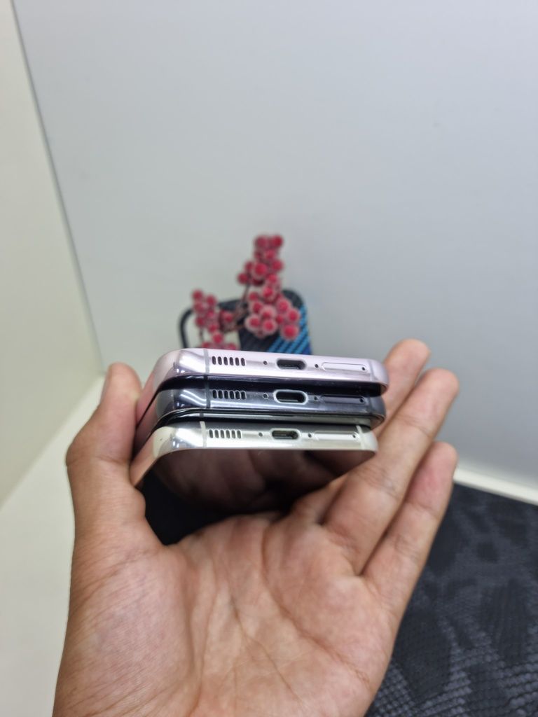Samsung S23 plus xotirasi 8/256GB