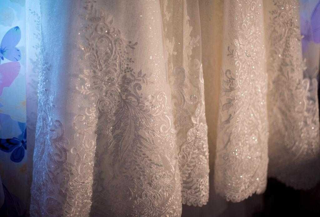 Vând rochie de mireasă, purtată o singură dată