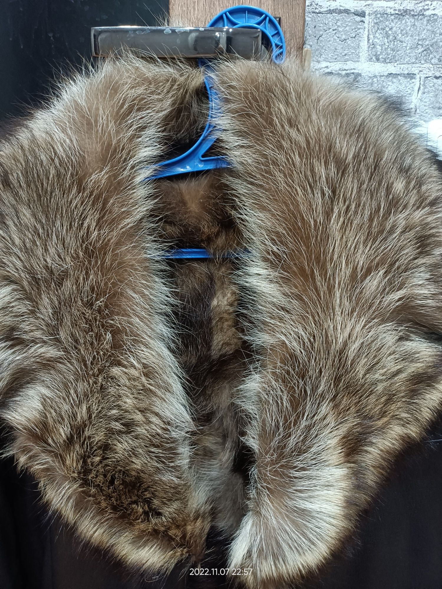 Продам новую кожаную зимнюю турецкую дубленку с мехом волка