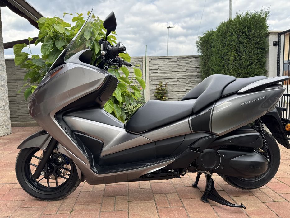 Honda Forza 300